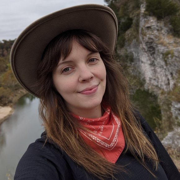 Meet your Posher, Beth - Picture 2 of 3